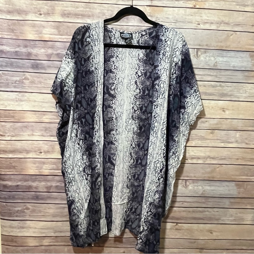 ⭐️ Angie Kimono Blue White Snakeskin Print Size Large A2